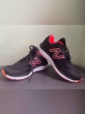 New Balance Women’s Black & Coral Athletic Running Shoes Size 9 WIDE